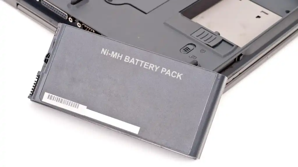 How do I know if my Dell laptop battery needs to be replaced?